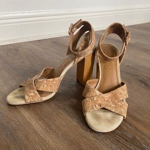 Strappy summer heeled sandals with cork accents